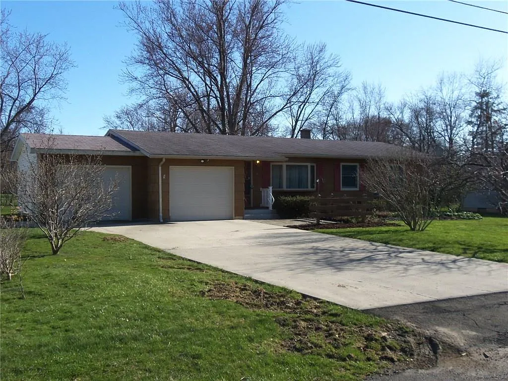 37 Carol Ave photo 1