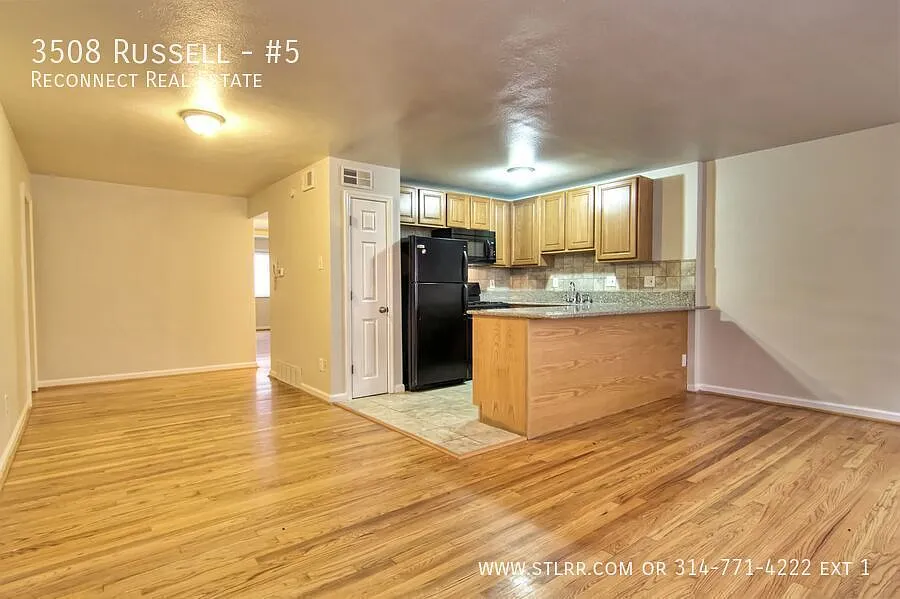Building Photo - 3508 Russell Blvd #5