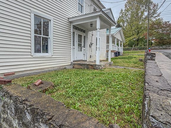 5th image of 114 Henry St