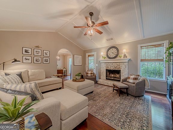 3rd image of 1505 Nunnally Way