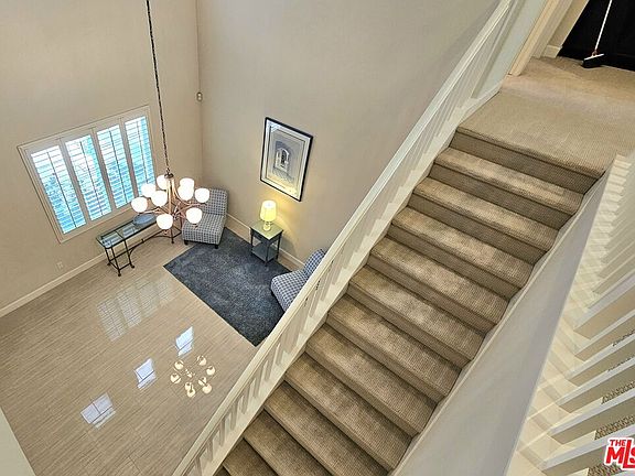 5th image of 676 W Jardin Ter