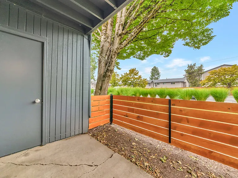 One Bedroom x One Bath - Patio