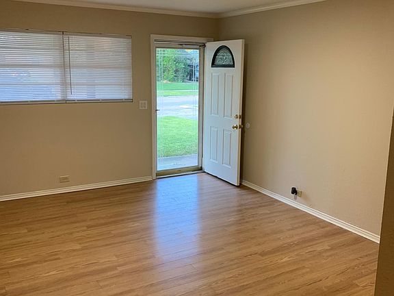 2nd image of 4753-3L Westwood Park Dr