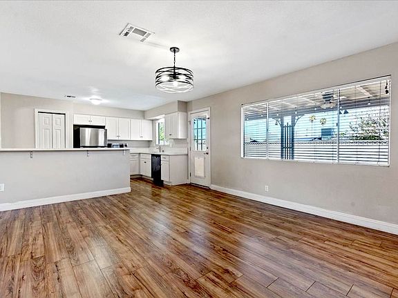 4th image of 1409 Hillside Pl