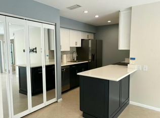 600 Executive Center Dr APT 212, West Palm Beach, FL 33401