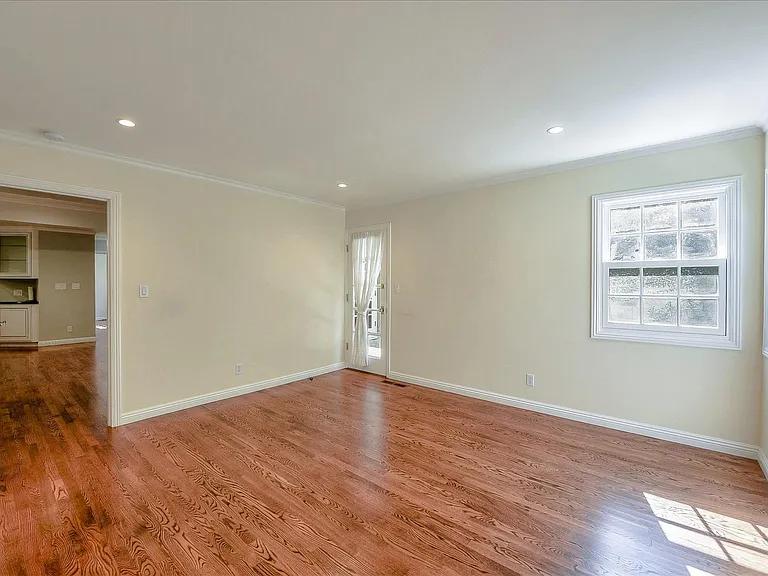 135 Wilder Ave — Photo 23