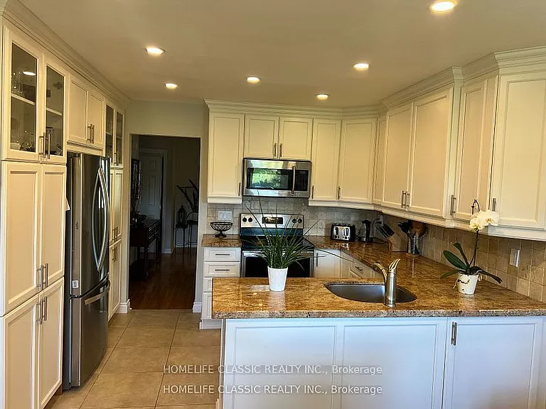 972 Krista Ct #MAIN FLOOR — Photo 5