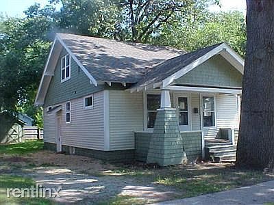 926 E Forest