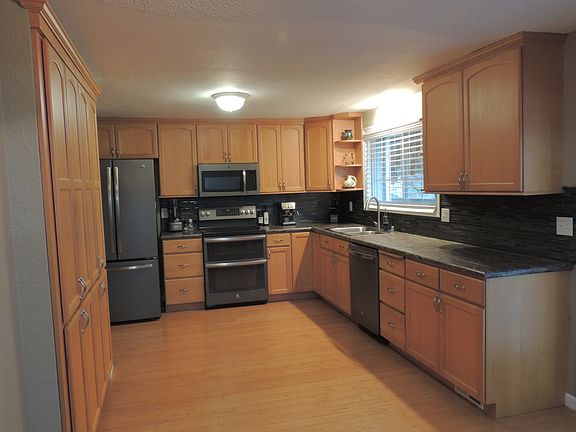 4th image of 6408 NE 52nd St