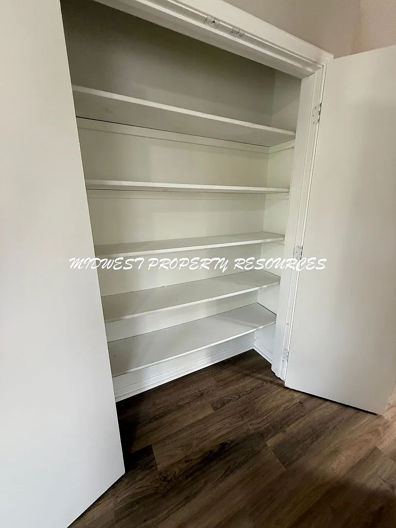 2 Bedroom Duplex w/ Garage — Photo 4
