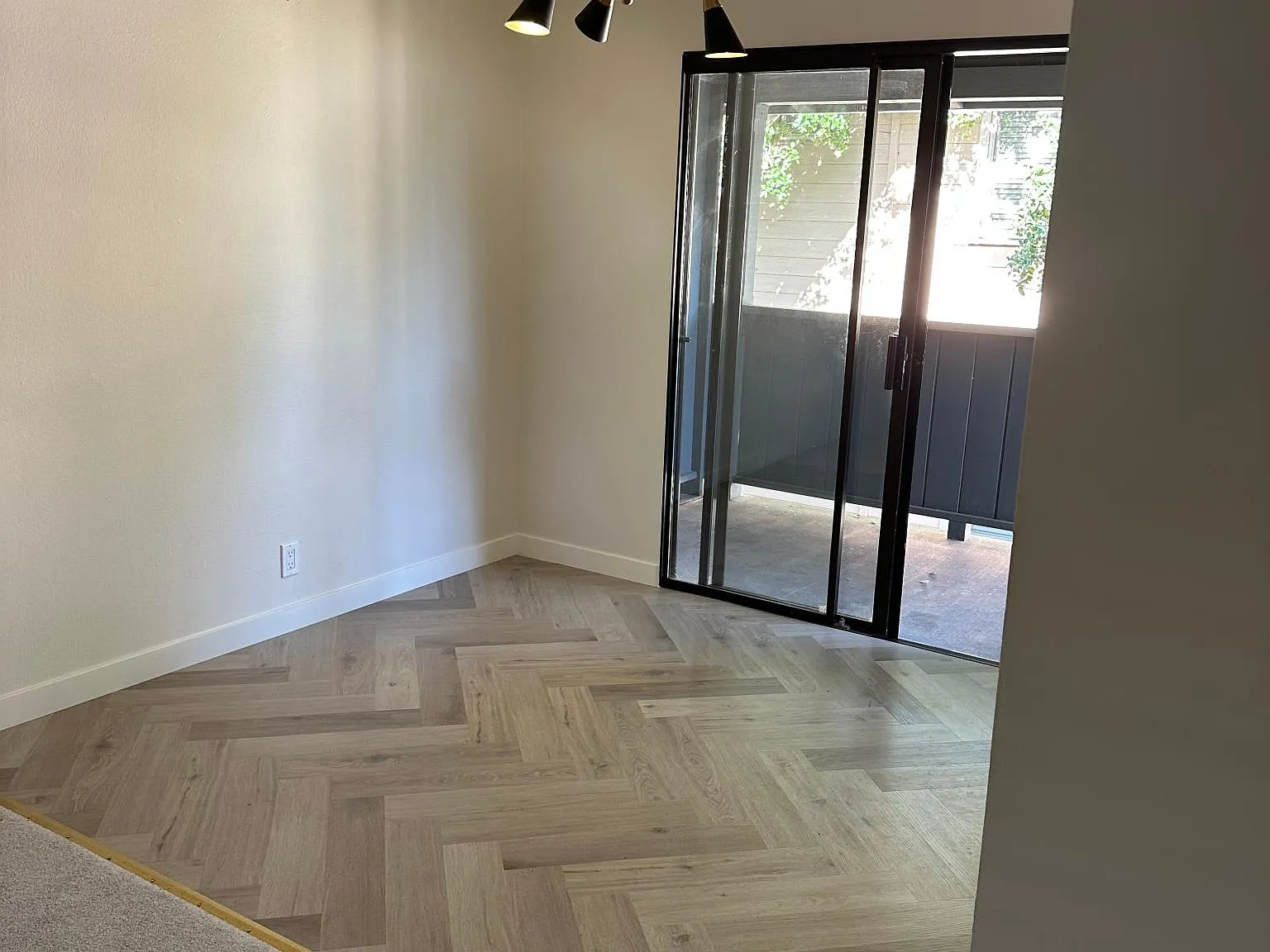 2 bed, 860 sqft, $2,400 — Photo 4