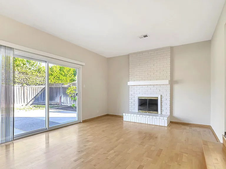 1383 Bouret Dr — Photo 2