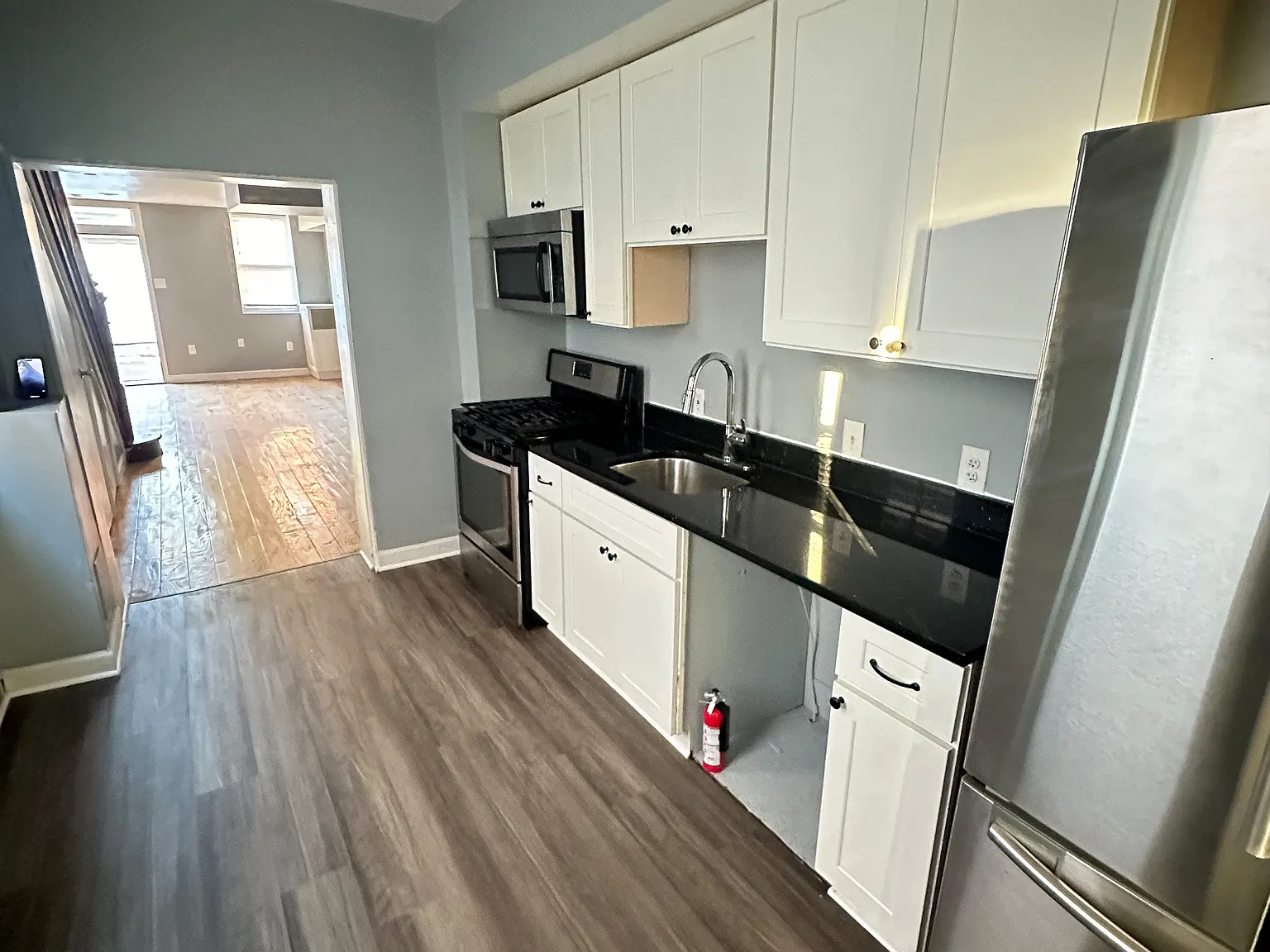 2 bed, 1.0 bath, $2,200 — Photo 2