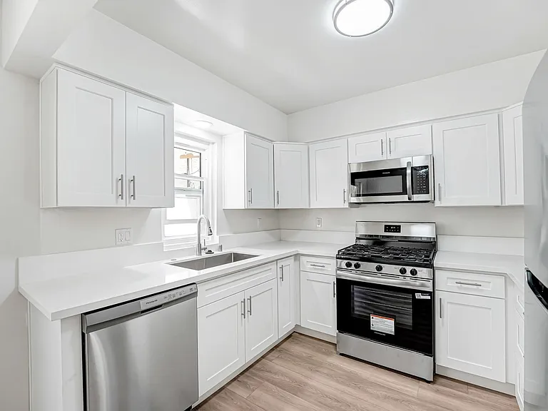 1237 Berkeley St - steps to Wilshire Blvd in Santa Monica — Photo 18