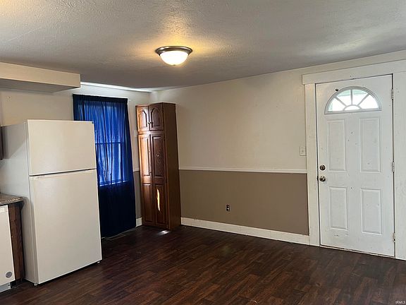 3rd image of 1702 E Lincoln Ave