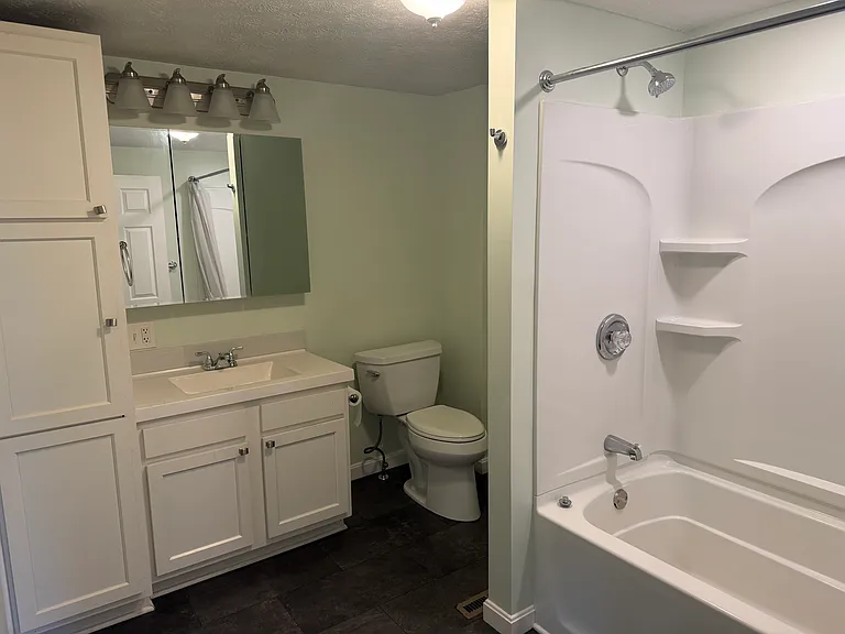 985 W Wilbeth Rd — Photo 9