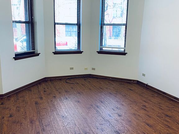 2nd image of 1413 W Oakdale Ave APT 1