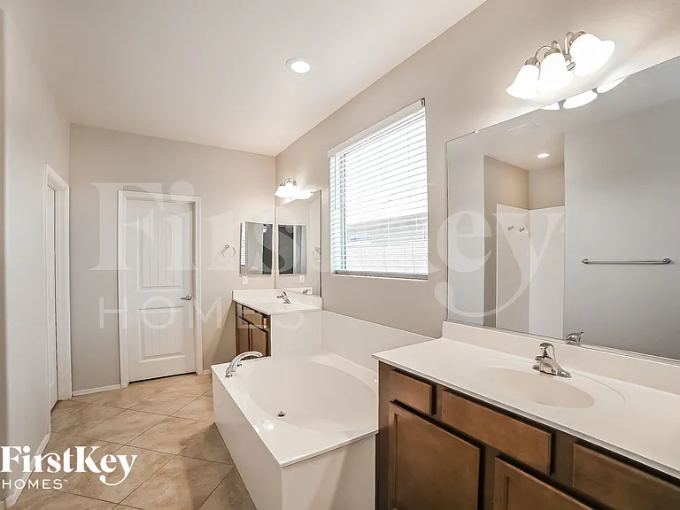 1931 W Desert Spring Way — Photo 9