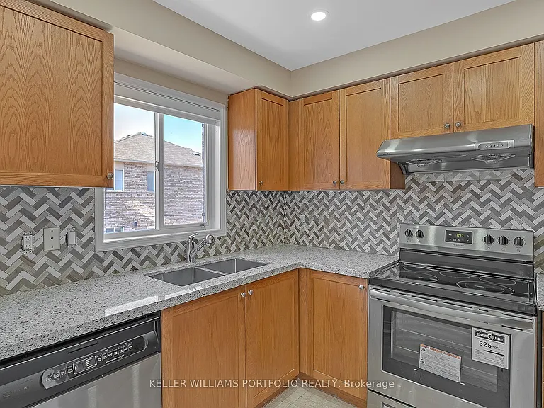 99 Dells Cres — Photo 13