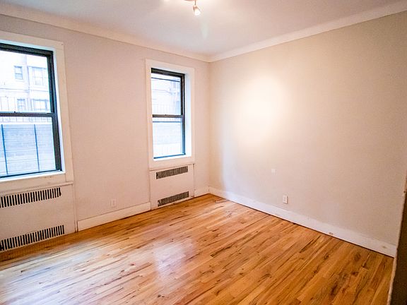 3rd image of 15 Crooke Ave #1R