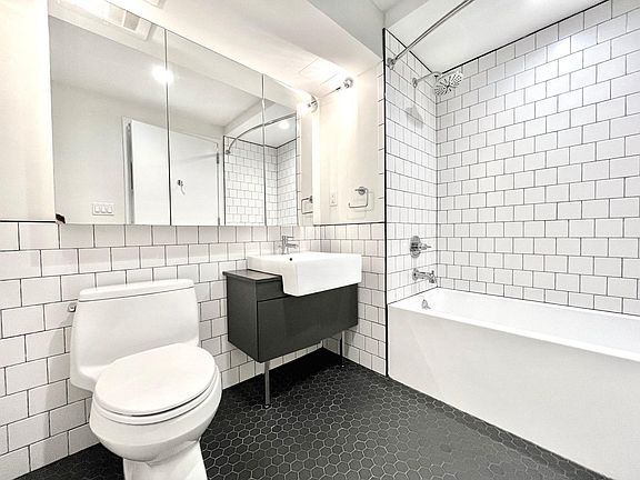 4th image of 504 Myrtle Ave APT 6N