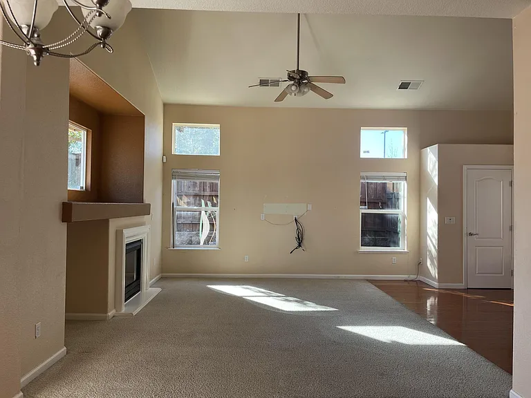 2229 Zittel Dr — Photo 4