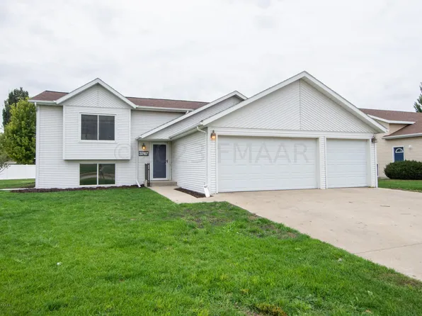 3747 18th St S, Fargo, ND 58104