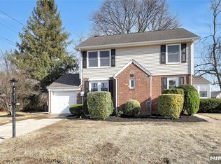 10 Bryson Rd, Fair Lawn, NJ 07410