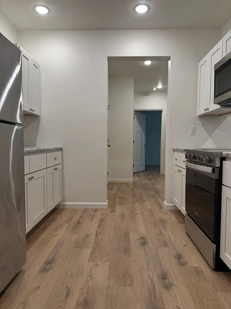 2 Bedroom 1 Bathroom Apartment — Photo 4