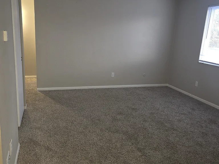 828 Whitethorne Ave #C — Photo 7