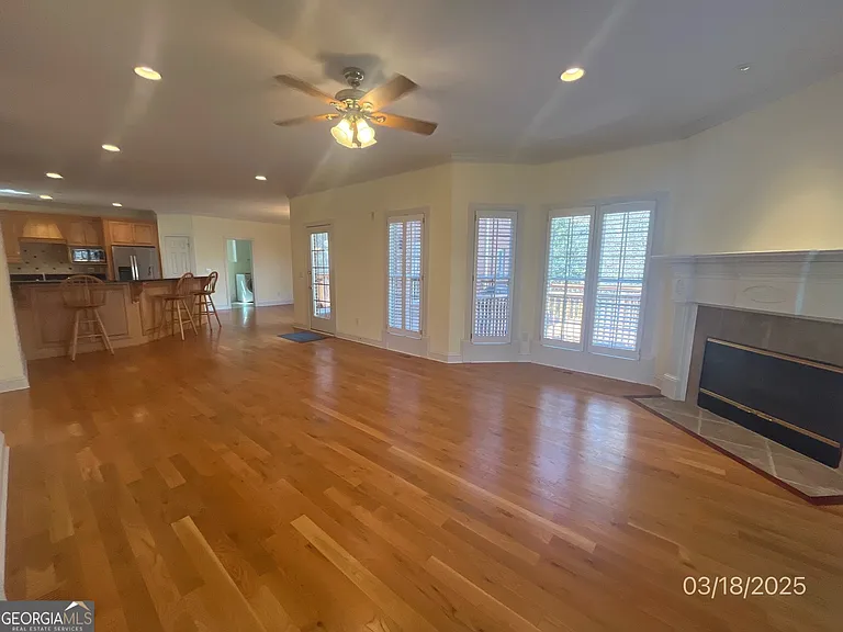 612 Banbury Ct — Photo 9