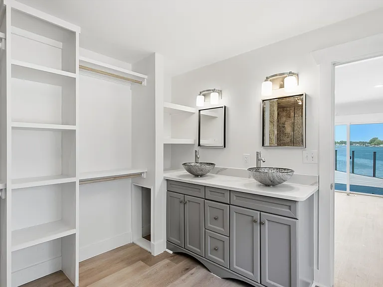 2200 S Long Lake Rd — Photo 16