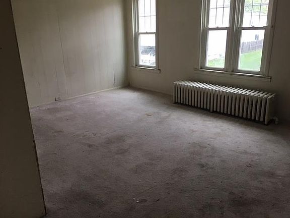 5th image of 330 W 2nd Ave