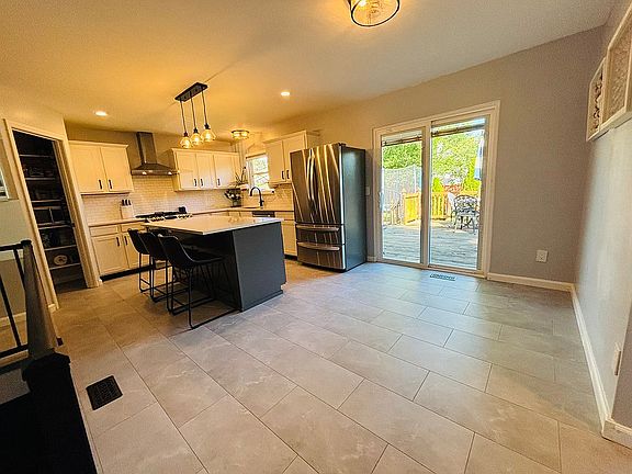 2nd image of 32 Gardenview Dr