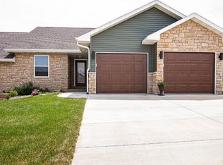 6042 Seven Springs Dr, Asbury, IA 52002