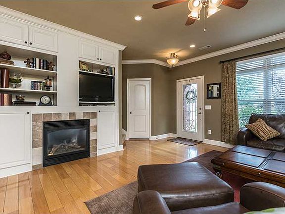 4th image of 304 Camden Dr