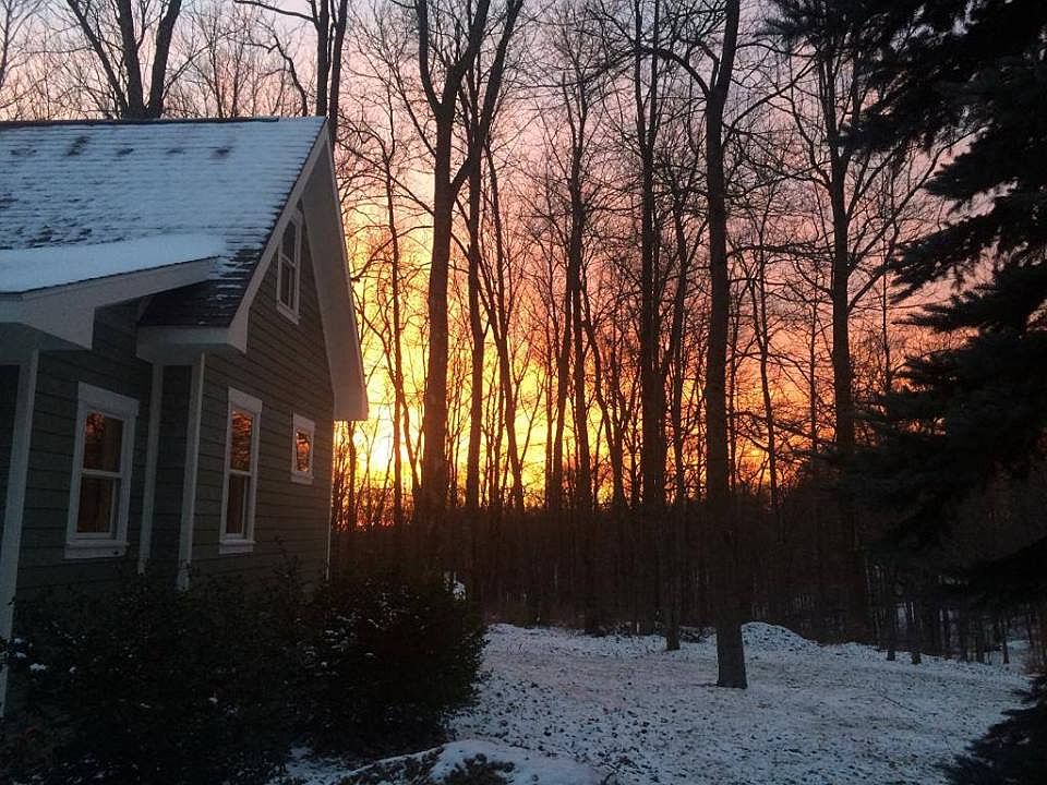 1st image of 20 Scenic Woods Dr