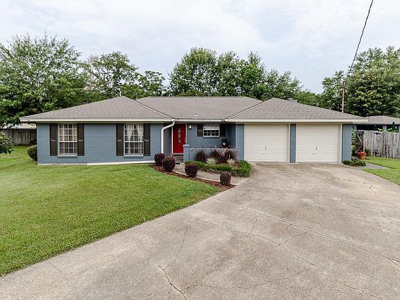 2nd image of 11421 Pecan Cir