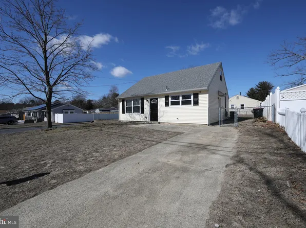 58 Girard Ave, Sicklerville, NJ 08081