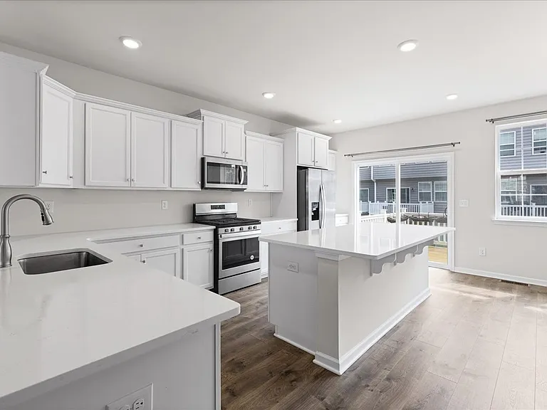 8 Venice Ln — Photo 9