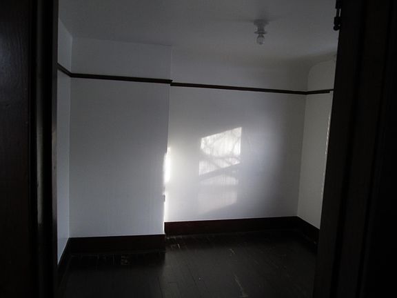 5th image of 405 East Ave N