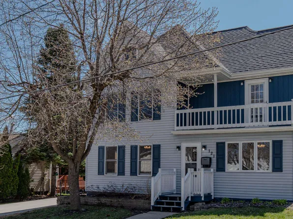 121 1st St, Lodi, WI 53555