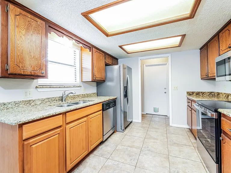 1074 Dover Mansion — Photo 6