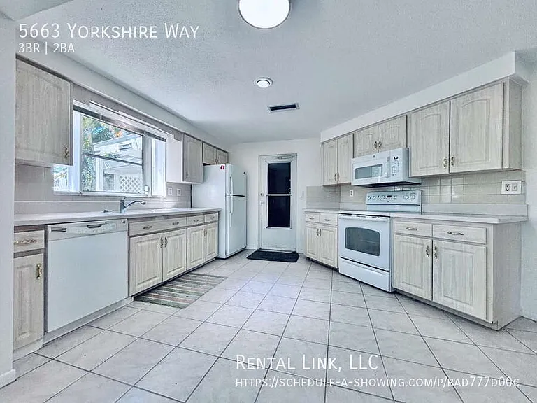 5663 Yorkshire Way — Photo 12