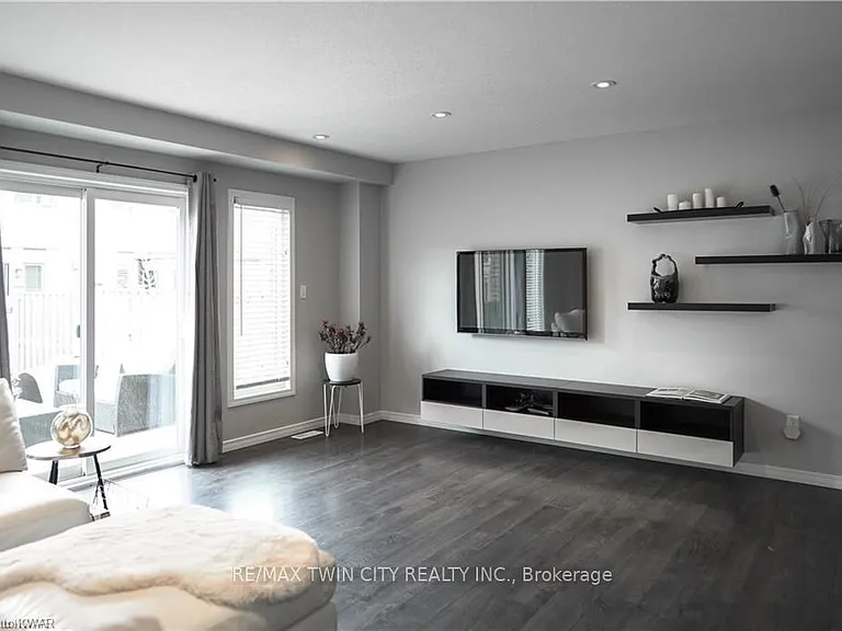 76 Meadowridge St — Photo 12
