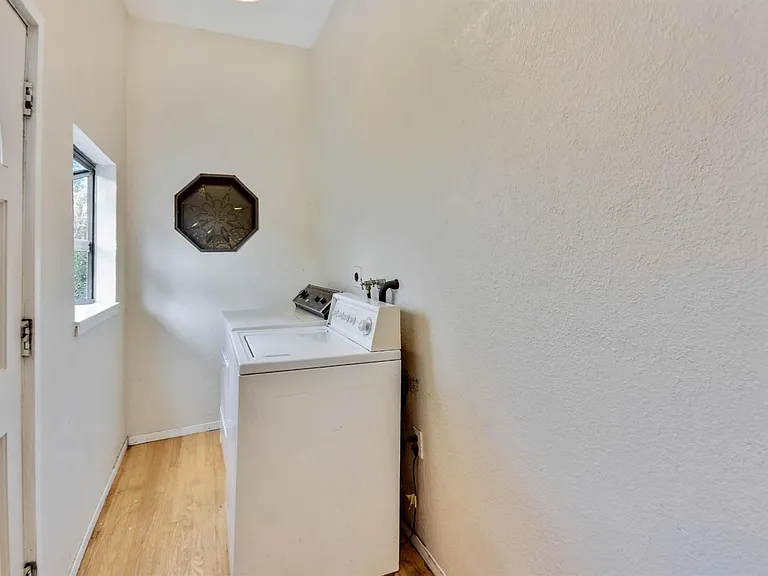 1108 G St #MAIN HOUSE — Photo 14