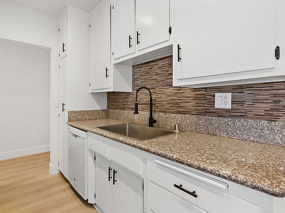 3rd image of 5511 Corteen Pl #7A
