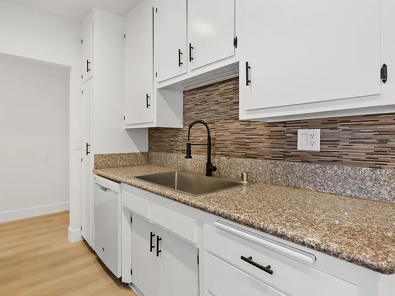 5511 Corteen Pl #7A — Photo 3