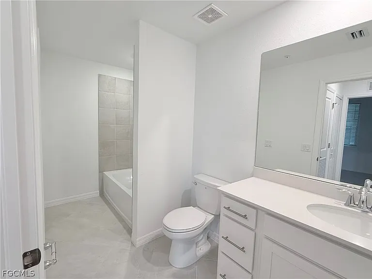 15285 Green Acres Ave #415 — Photo 8