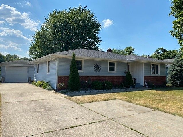 1st image of 213 Manor Dr